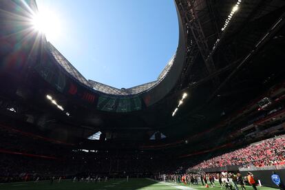 The sun over Mercedes-Benz Stadium in Atlanta, Georgia (USA) during a game in October 2023. 