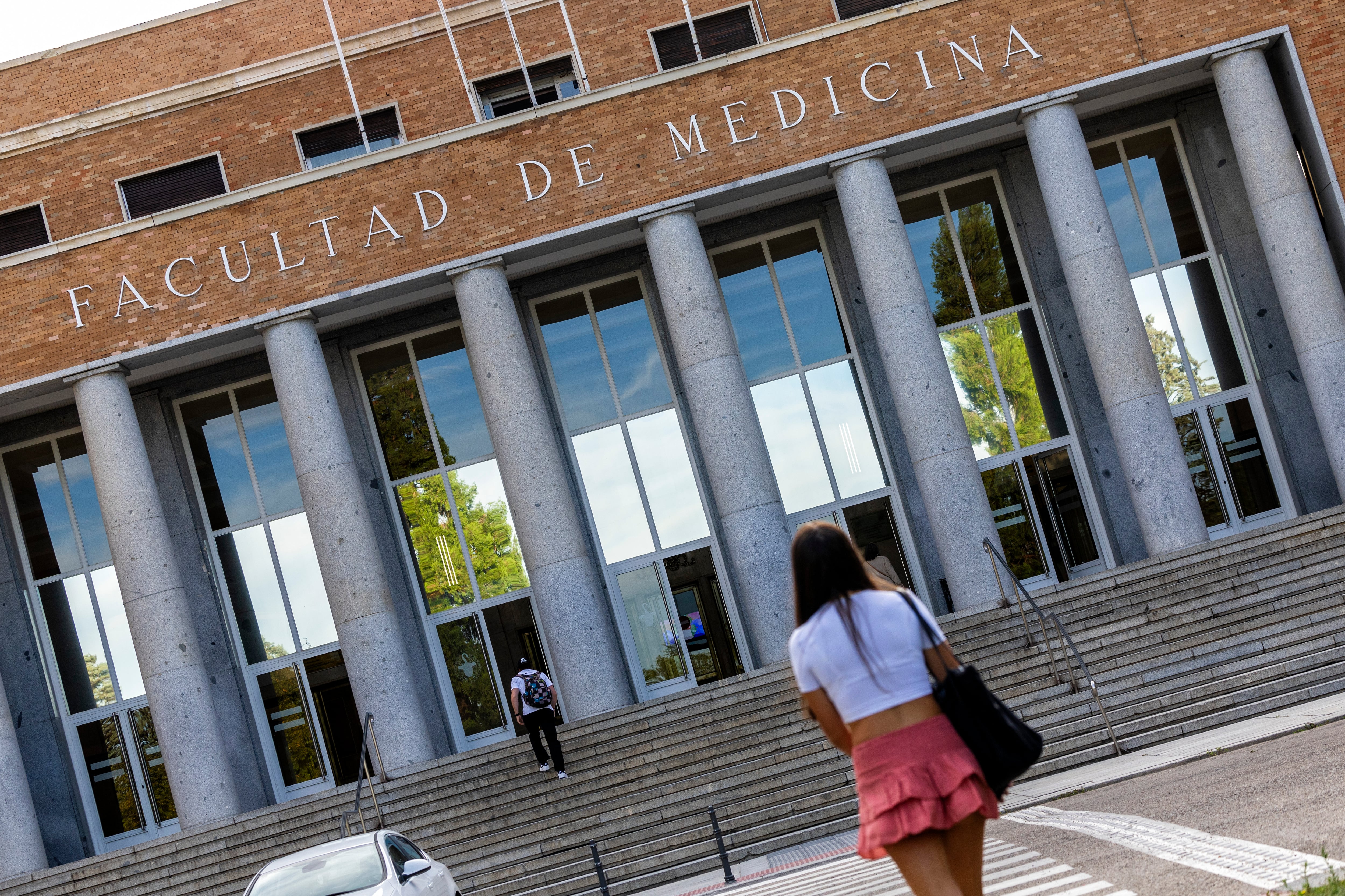 La universidad privada consolida en Madrid su dominio en Medicina: el 51% de los nuevos alumnos abonará más de 110.000 euros por el título 