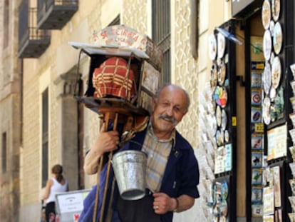 El fotógrafo callejero Ángel Román, conocido popularmente como <b><i>El Minutero</b></i>.
