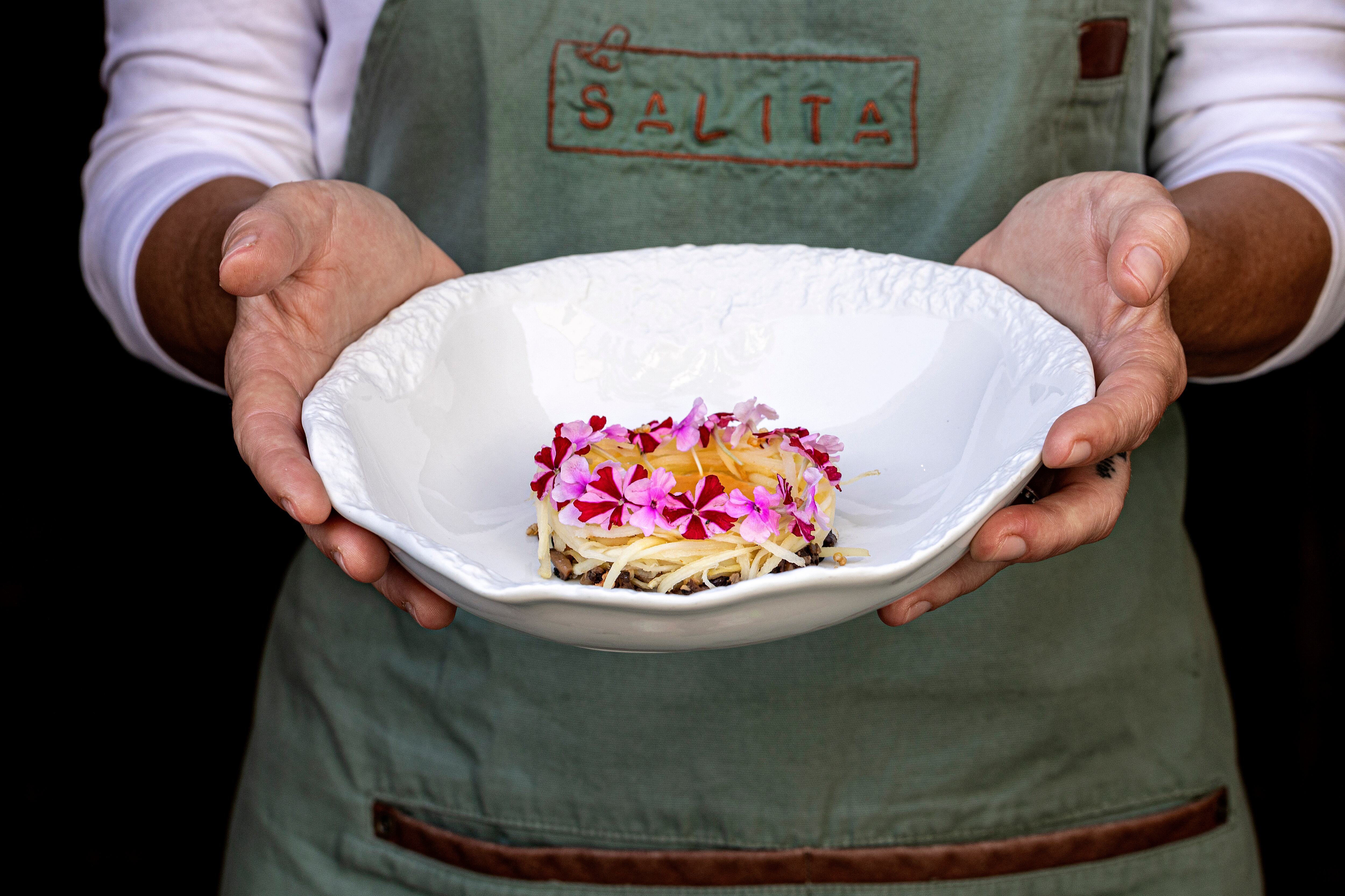 En la cocina de La Salita destacan los productos de la huerta valenciana y los encurtidos. 