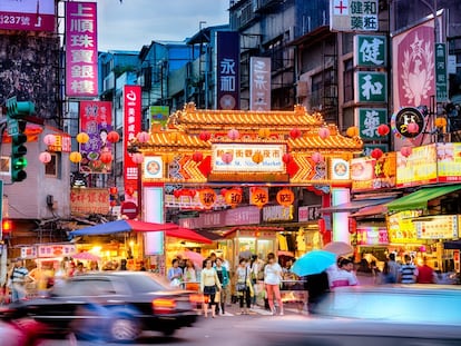 Luces nocturnas en Taipéi, la capital de Taiwán, en octubre de 2021.