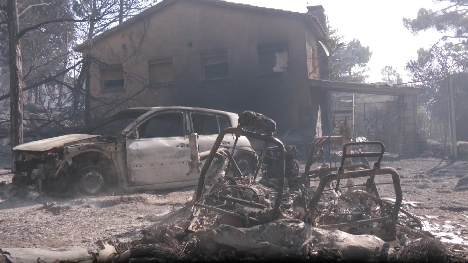 Cómo reclamar al seguro los daños por los incendios de viviendas, coches y negocios quemados