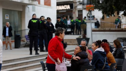 Preparativos en Chiva ante la visita de los Reyes, este martes.