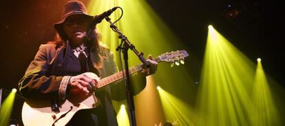 Sixto Rodriguez actuando ayer en la apertura del 47 Montreux Jazz.