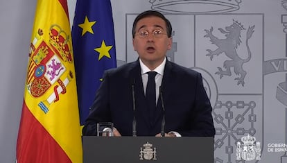 El ministro de Exteriores, José Manuel Albares, este domingo durante la declaración institucional en Moncloa.