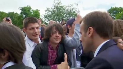 Momento en el que el presidente Macron regaña a un estudiante por haberse dirigido a él con un "¿Qué tal, Manu?".