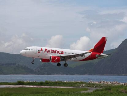 Un avión de la aerolínea Avianca en una imagen de archivo. 