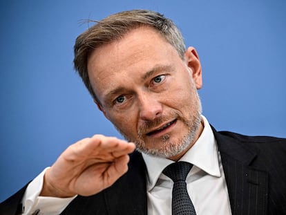 El ministro alemán de Finanzas, Christian Lindner, durante la rueda de prensa de presentación del proyecto de Presupuestos para 2024, este miércoles en Berlín.