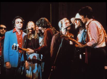 Bob Dylan, Neil Diamond, Robbie Robertson, Rick Danko, Dr. John, Joni Mitchell, Van Morrison, Neil Young y The Band en una imagen del documental 'The Last Waltz' (1978).