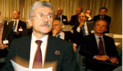 El objetivo de la reunión es tratar de alcanzar un acuerdo que fabrique "una paz duradera, permanente y sostenible" en Líbano. El resultado de la reunión fue leido por el primer ministro italiano Massimo d'Aleman. En la foto, d'Aleman antes del comienzo de la reunión.