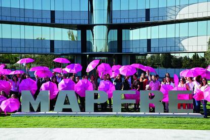 'Súmate al rosa' fue el lema de una de las iniciativas de los voluntarios de la compañía.