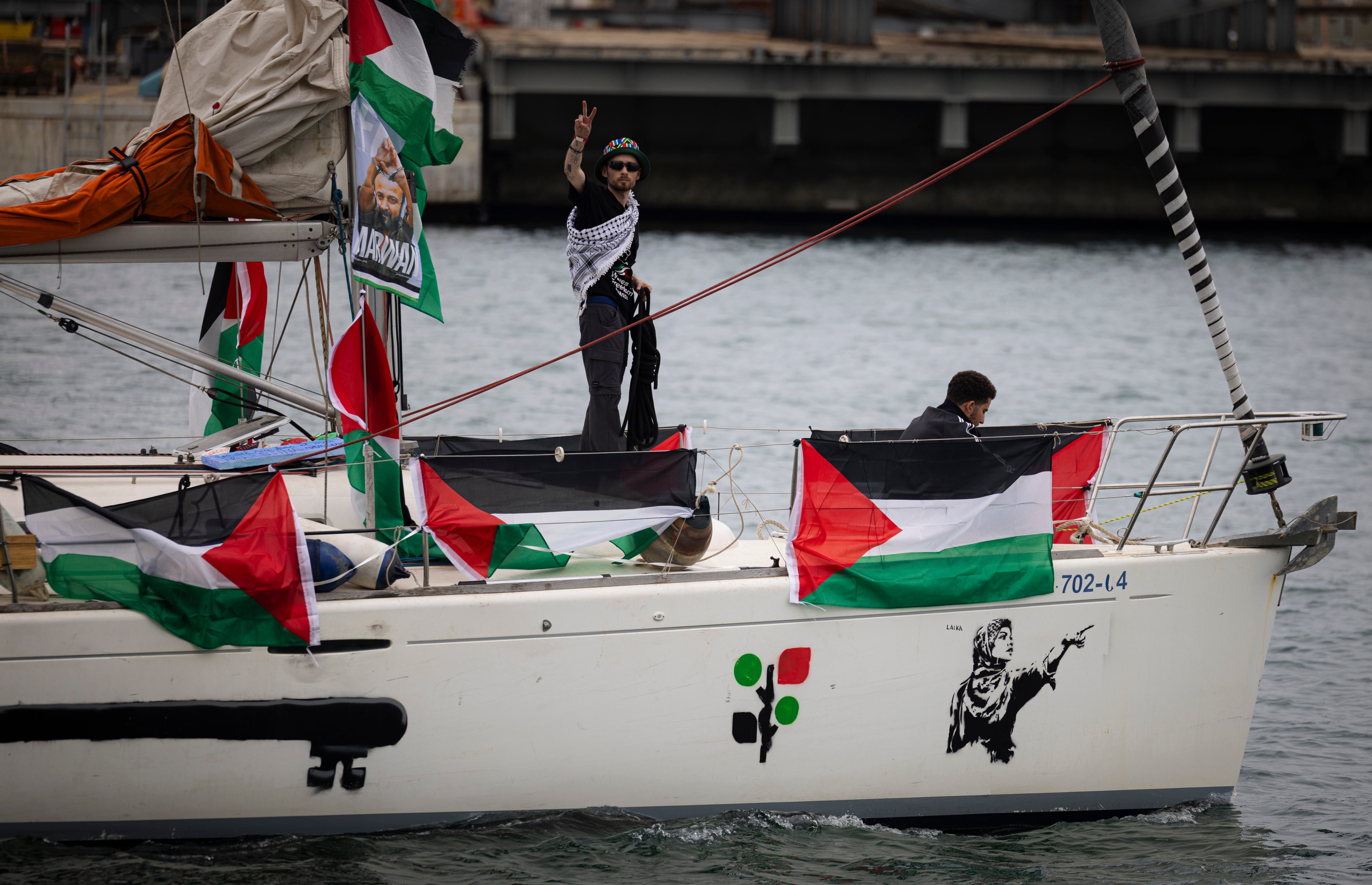 Participantes en la Global Sumud Flotilla, este domingo en el puerto de Barcelona.