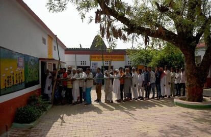 Votantes en Muzaffarrnagar (Estado de Uttar Pradesh), el 11 de abril.