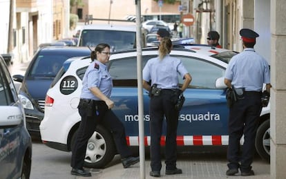 Llegada al juzgado de guardia de Gav&agrave; del presunto autor del asesinato.