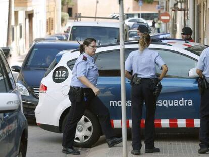 Arribada al jutjat de guàrdia de Gavà del presumpte autor de l'assassinat.