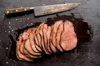 recipe for prune, peppercorn and fresh herb-rubbed roast beef