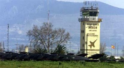 Un escuadrón de aviones furtivos F-117, a comienzos de febrero en la base aérea de Morón.