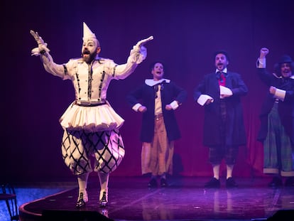 Los payasos de 'Madrid Circus Festival 1921' en el escenario del Gran Cabaret del Espacio Ibercajas Delicias, Madrid.