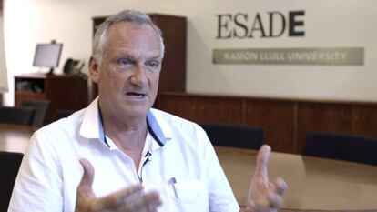 El director de la ONG Jesuit Refugee Service para África austral, Tim Smith, en Barcelona.