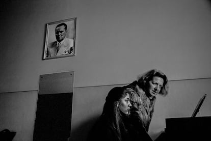 Dues dones el 1994 a Sarajevo, durant el setge de la ciutat, que va durar de 1992 a 1996.