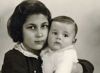 Rutka y su hermano pequeño, Henius, en 1938.