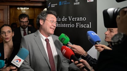 El fiscal general del Estado, Álvaro García Ortiz, atiende a los medios de comunicación a su llegada a la clausura de la Escuela de Verano del Ministerio Fiscal, en el Pazo de Mariñán, el pasado viernes, en Mariñán (A Coruña).