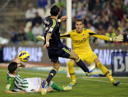 Ocasión de Di Maria ante Adrian.