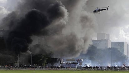 Protesto contra o presidente Michel Temer, exigindo &quot;Diretas J&aacute;&quot;, na &uacute;ltima quarta-feira, em Bras&iacute;lia.