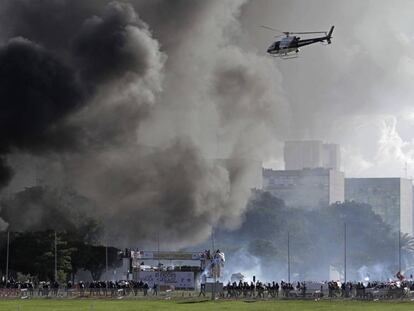 Protesto contra o presidente Michel Temer, exigindo &quot;Diretas J&aacute;&quot;, na &uacute;ltima quarta-feira, em Bras&iacute;lia.