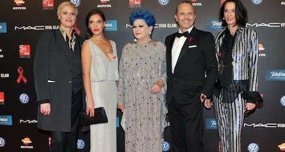 Lucia Dominguin Jara Tristancho, Lucia Bosé, Miguel Bose y Paola Dominguin emn la Gala anual del Sida en Barcelona en 2013.