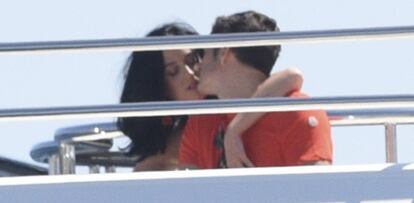 Orlando Bloom y Katy Perry en un barco en Cannes.