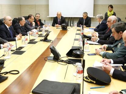 Acting Interior Minister Jorge Fernádez Díaz (third from left) during the emergency meeting.