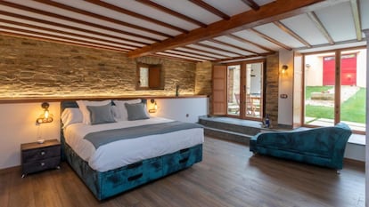 Una de las habitaciones del hotel Araucaria House, en Barreiros (Lugo).
