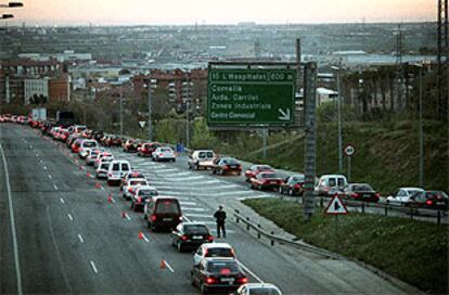 La ronda de Dalt sufrió retenciones al restringirse dos carriles, en dirección Llobregat, para la salida de las comitivas de la cumbre europea.