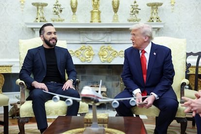 El presidente Donald Trump se reúne con el presidente de El Salvador, Nayib Bukele, en el Despacho Oval de la Casa Blanca.