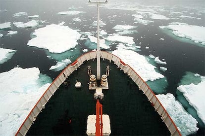 El buque oceanogrfico espa?ol &#39;Hesprides&#39;, en la Antrtida.