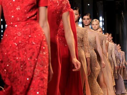 Elie Saab despliega su alfombra roja en París