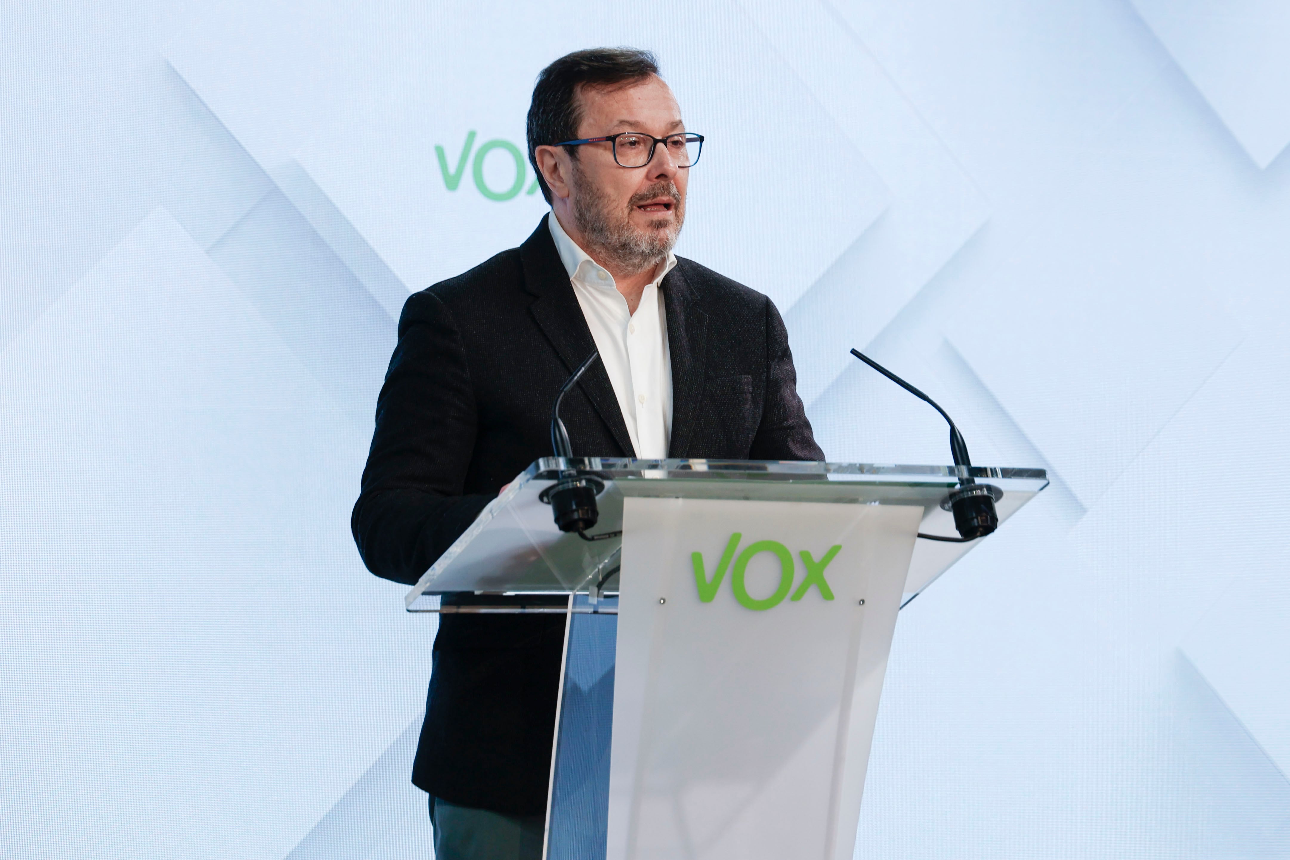 Vox retoma esta semana las reuniones con el PP pese a mantener los ataques contra Génova: “Son indistinguibles del PSOE”