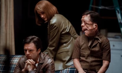 Sebastian Stan, Renate Reinsve y Adam Pearson, en 'A Different Man'.