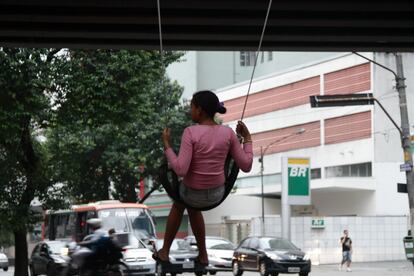 Cena dos balanços no Minhocão se tornou realidade durante o festival do Baixo Centro, em 2013.