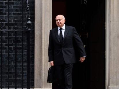 El ministro de Trabajo brit&aacute;nico, Iain Duncan Smith, sale de Downing Street esta semana.