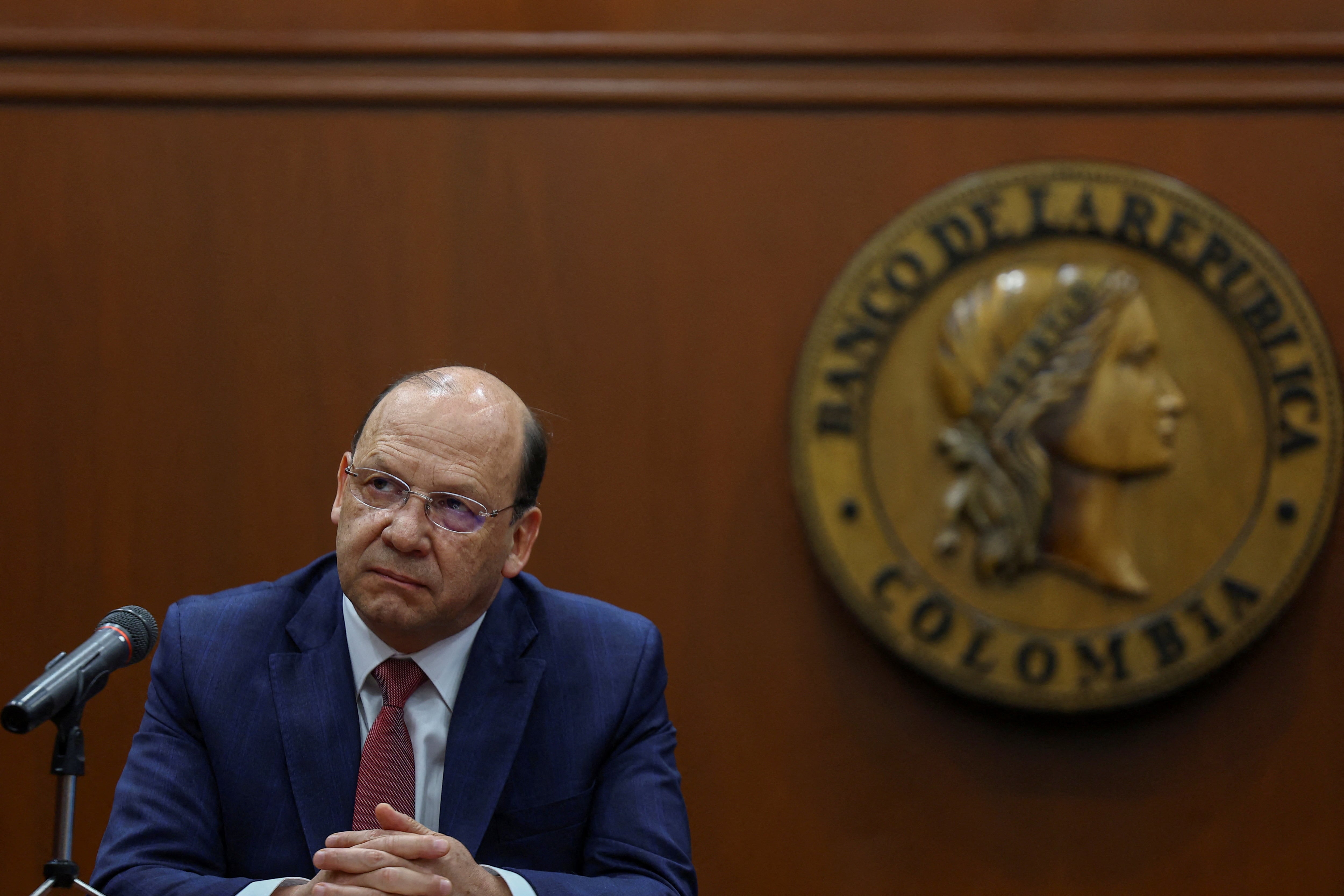 El Gobierno alista el ‘botón rojo’ de escape fiscal para flexibilizar el techo de la deuda Publicado por Últimas noticias: la última hora de hoy en EL PAÍS