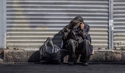 Un indigente, en el centro de la Ciudad de M&eacute;xico.