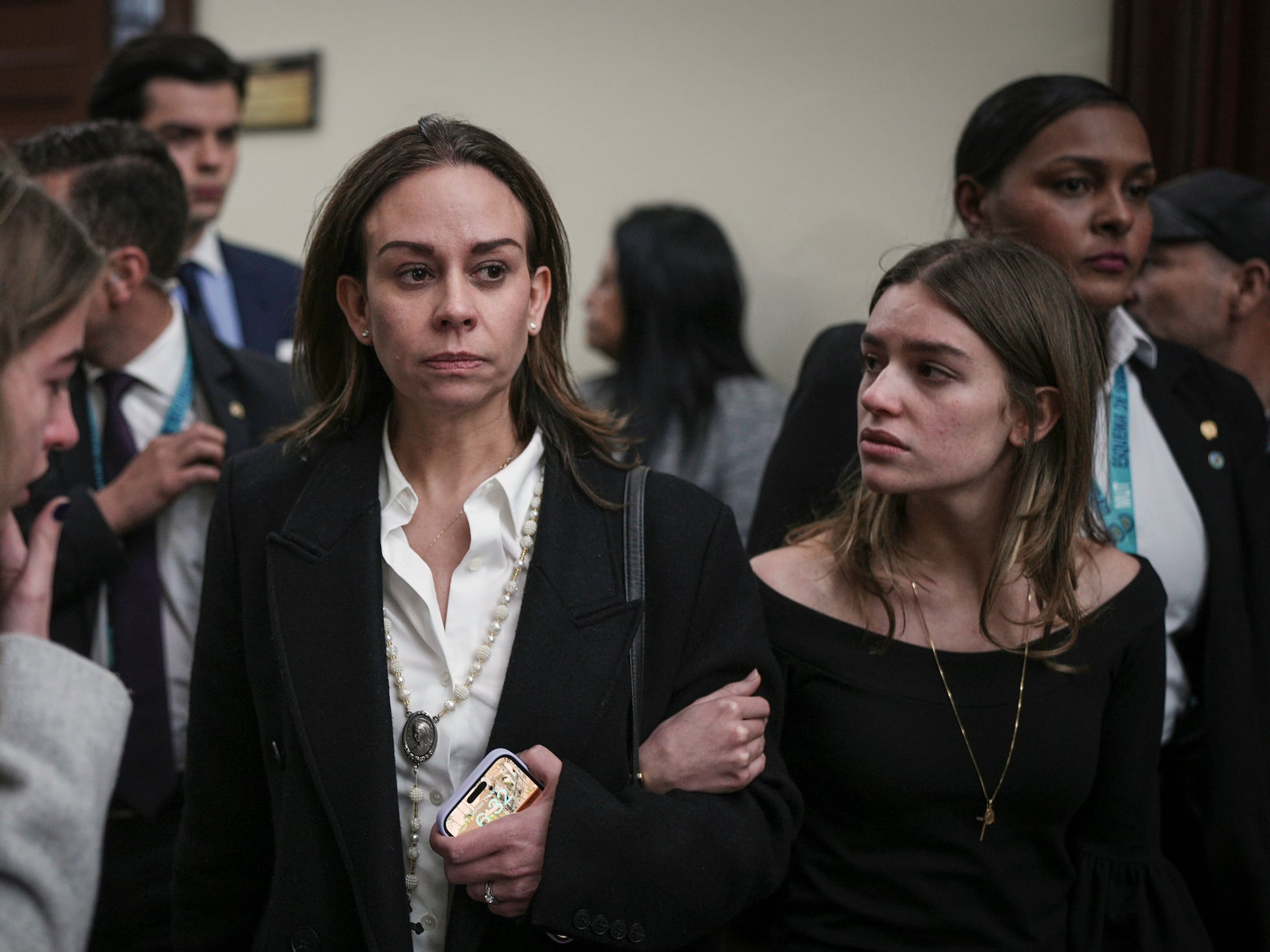 María Claudia Tarazona: La viuda de Miguel Uribe acusa a María Fernanda  Cabal de amenazarla durante el funeral de su marido | EL PAÍS América  Colombia