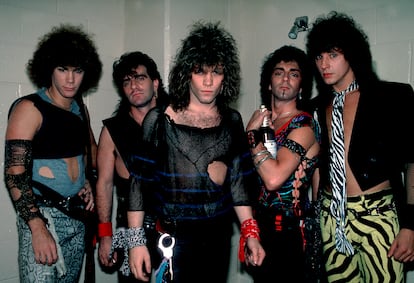 El grupo Bon Jovi, con su solista en el centro, antes de salir a una actuación en Rosemont, Illinois, en mayo de 1984. 