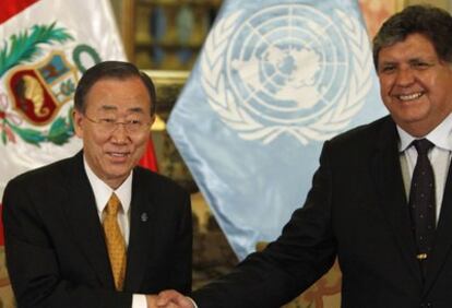 Ban Ki-moon, secretario general de la ONU, ayer, en su visita oficial a Perú, junto al presidente Alan García