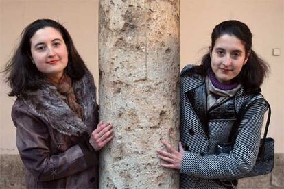 Las mellizas Laura Lara y María Martínez, que han obtenido el Premio Nacional de Fin de Carrera.