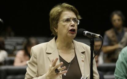 Margarida Salomão discursa contra a redução da maioridade penal.