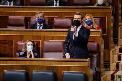 El presidente del PP, Pablo Casado, interviene durante una sesión de control al Gobierno en el Congreso de los Diputados.