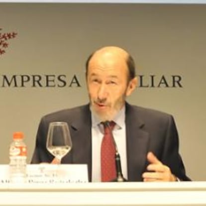 Rubalcaba exige cerrar la reforma de los convenios en cinco meses